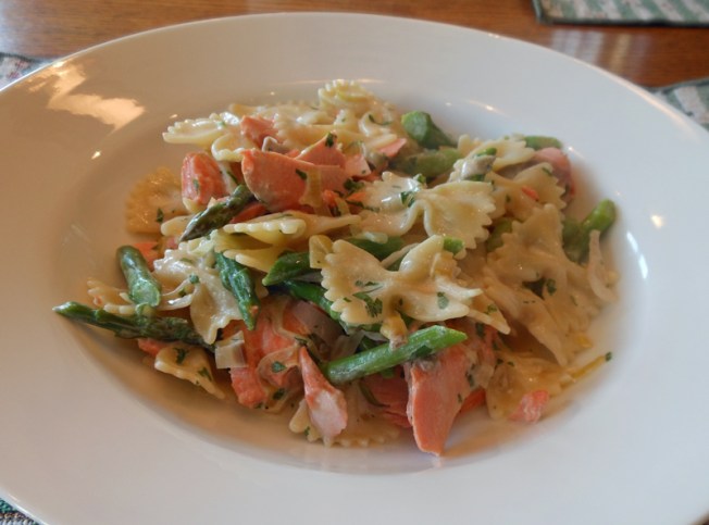 farfallewithsalmonleeksanda